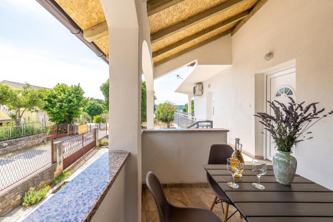 Apartmani Dupor Gornji Karin Buitenkant foto