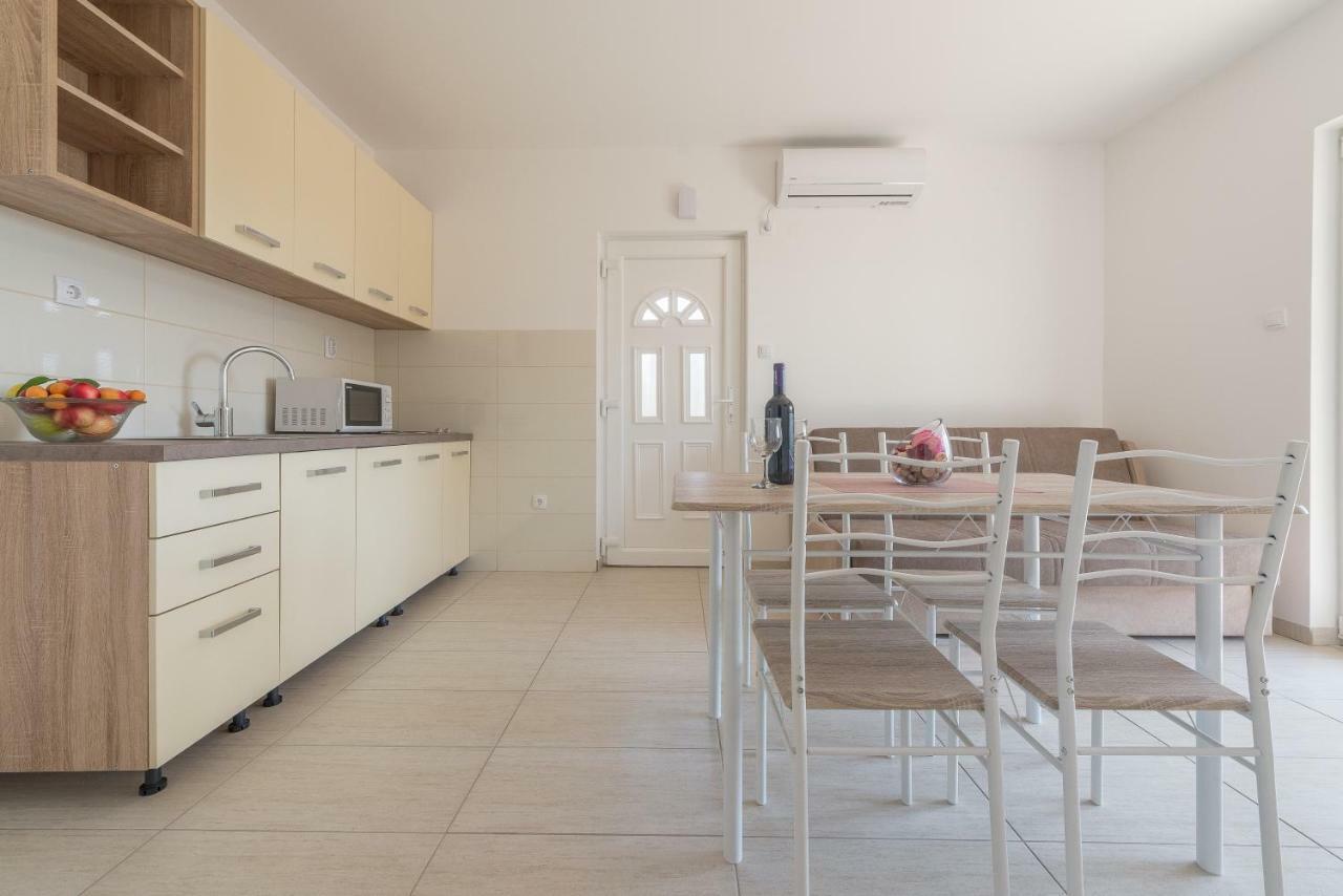 Apartmani Dupor Gornji Karin Buitenkant foto